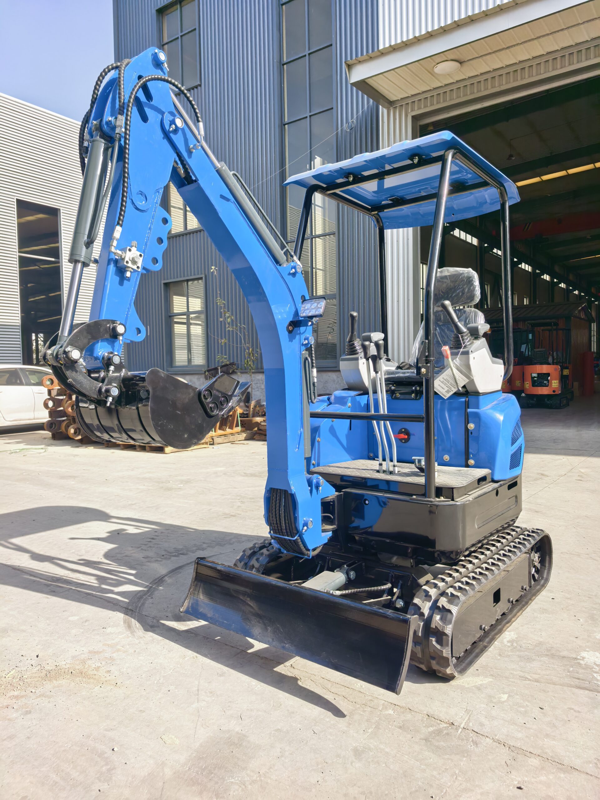 Mini Excavators Delivered to Europe | DDP Mini Excavator Supplier 1.5 Ton Mini Excavator